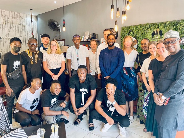 NLauMali's tweet photo. 🙏Merci aux 5 #entreprises accompagnées par le #FACEJ, soutenu par 🇩🇰&🇳🇱, de nous avoir accueillies !
🟢Nous avons beaucoup appris sur vos produits, vos succès, et les points d’amélioration pour le futur.
➡️En savoir plus : https://t.co/QHZCXnxXIf
#jeunesse #Mali https://t.co/SQtPIoO7k2