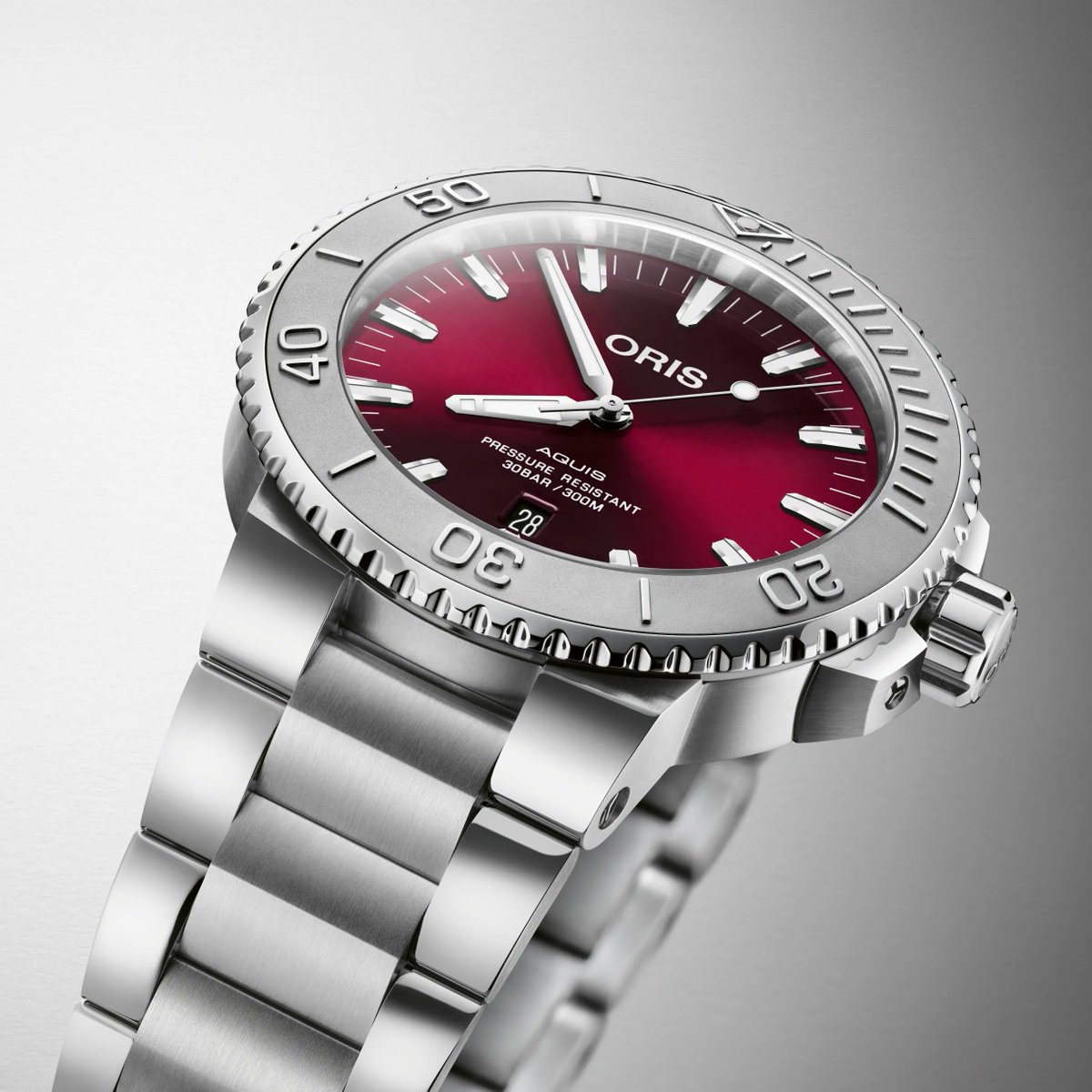 Diving back into color, Oris launches its latest in the Aquis Date Cherry 43.5mm

watchtime.com/wristwatch-ind…

#oris #oriswatches #orisaquis #aquis #aquisdate #redwatches #divewatches #sportswatches