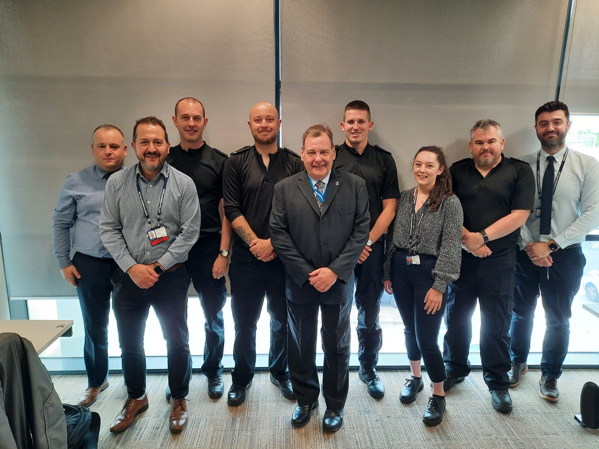 SuptMarkHall's tweet photo. For #ResponsePolicingWeek @northumbriapol we're also recognisining the wider roles who support our response teams. Fantastic to welcome the High Sheriff @DWBavaird to visit Middle Engine Lane CID to recognise the support from uniform officers https://t.co/6ShwaBYuAo