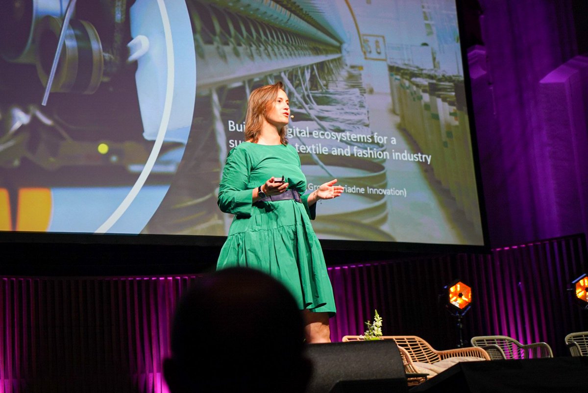 VITObelgium's tweet photo. How can digital technologies and ecosystems drive towards a more sustainable fashion &amp; textiles industry? @JulieLietaer from @ESG_group15 (European Spinning Group) explains in her keynote.
#circularfashion #sustainablefashion #CleanVisionSummit #SCIRT https://t.co/k9xs33fh3o