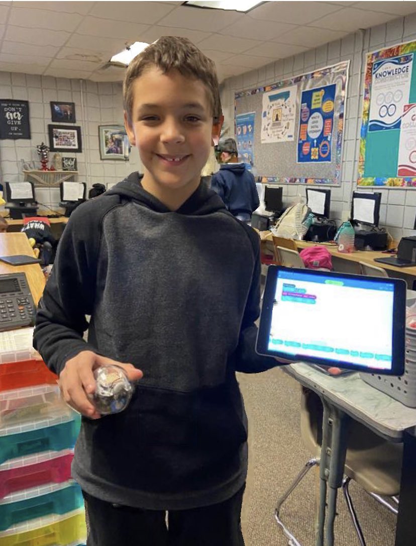 A proud moment with a student this year… Brandon *ROCKED* coding with spheros and spent much of his time in the classroom teaching his peers ❤️🖤<a href="/MayfieldSchools/">MayfieldSchools</a> <a href="/KentuckyDLC/">KYDLC</a>