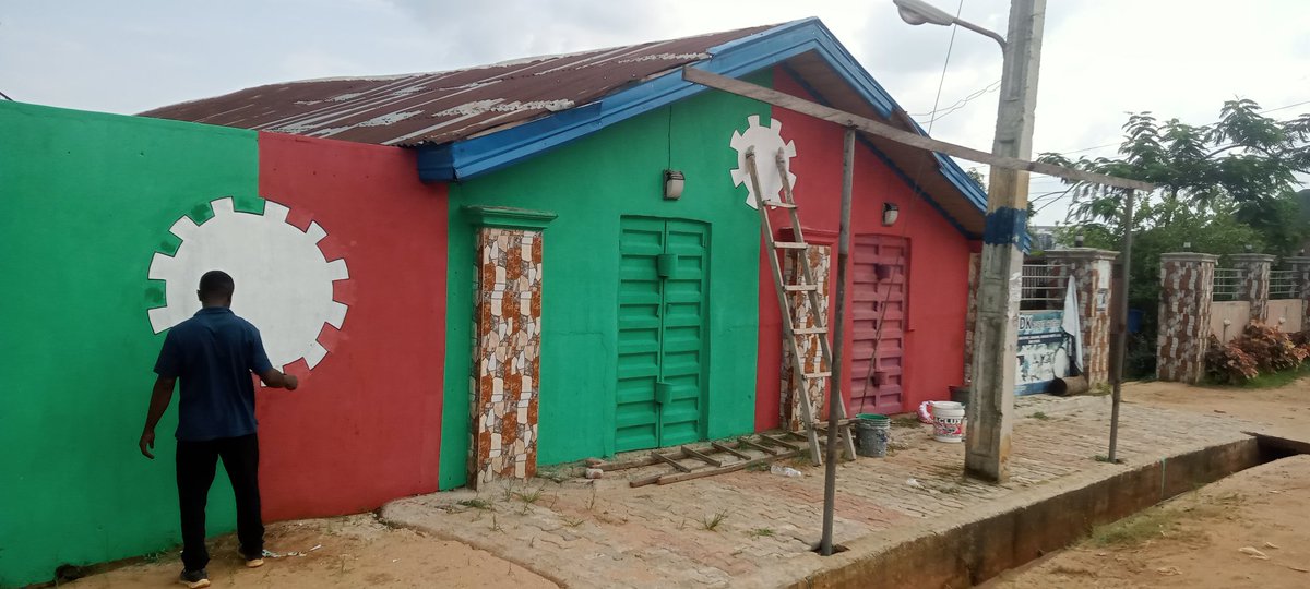 ZubbyErnest's tweet photo. For grassroot mobilization and awareness, We are on the finishing touches at our LP local office. 
Yes, we don't just need Human Structures, we also need Physical structures too. 
#LP, Imo State #PeterObiForPresident2023 https://t.co/V33V3FeRXK
