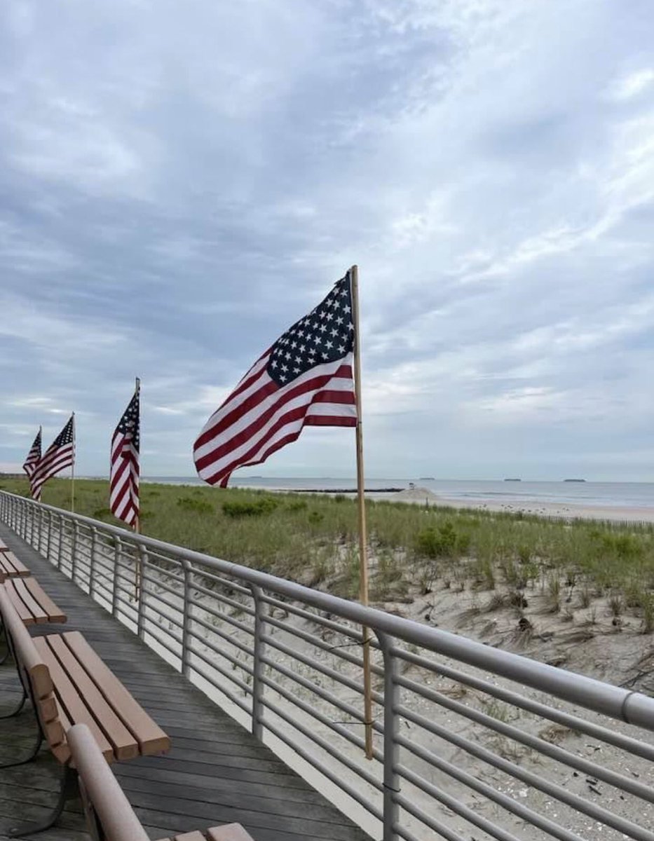 The flag still stands for freedom and they can’t take that away. 🇺🇸 #flagday