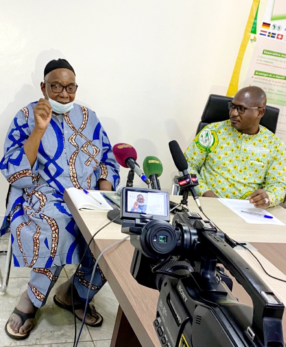 RGPH5MALIBCR's tweet photo. En prélude au lancement officiel du dénombrement du #RGPH5, le DG de l’INSTAT, Dr Arouna SOUGANÉ était face aux journalistes, le 13/06/22, pour donner le top départ à travers une conférence de presse. Objectif, mobiliser les hommes de médias autour de l’opération pour sa réussite https://t.co/3WG00H7bOs