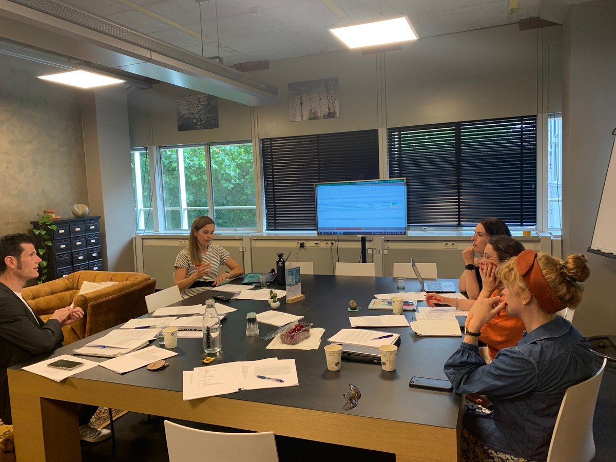 Inspirerende workshops, interessante symposia, prikkelende posters; Vandaag stelde de commissie  programma samen voor <a href="/NVG_KNOWS/">NVG-KNOWS</a> congres in oktober. Een feestelijke editie, want onze vereniging bestaat 75 jaar.🥳 Over active #ageing gesproken! #ouderen #congres #gerontologie