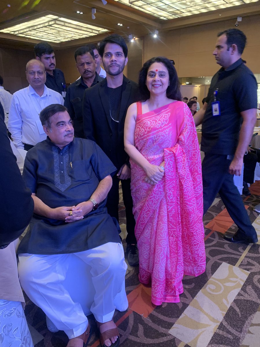 kavitaashok1969's tweet photo. #ethanol , diversification of agriculture , lack of edible oil , changing of crop pattern - many points to ponder for #agriculture and #climatechange ! @nitin_gadkari @OfficeOfNG #hybridcars #camry #toyotastarlet at the #EnvironmentConclave #panchtatv @LeMeridien @LeMeridienND https://t.co/DJtTTPzktY