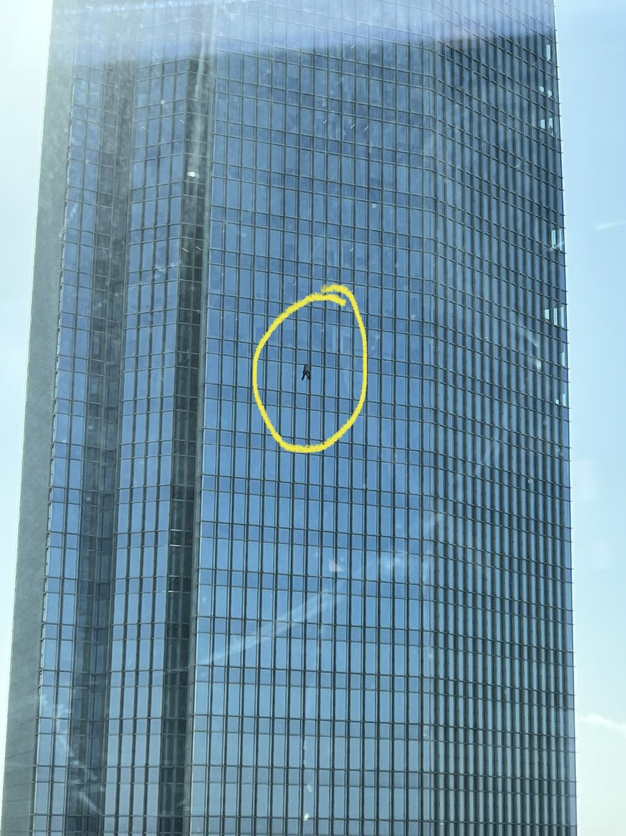 InfinityToyzOKC's tweet photo. Holy smokes!!! 😳😳😳 There’s a free-climber scaling the Devon Tower in downtown OKC! Took these pics from my office window. FYI…Devon Tower is 50 floors. https://t.co/pjYfvVrn1s