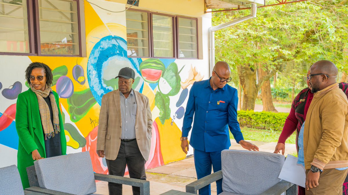 saraezrateri's tweet photo. Today I participated in a @youthhubarusha opening ceremony event for a 2 day #Youth #Govervance & #leadership camp for young people and their organizations in the #Arusha area @MSTCDC.
Asante #Arumeru DC Mhe. Eng Richard Ruyango for officiating this event.
#vijana #fursa 🇹🇿 https://t.co/MNV74s2Kgb