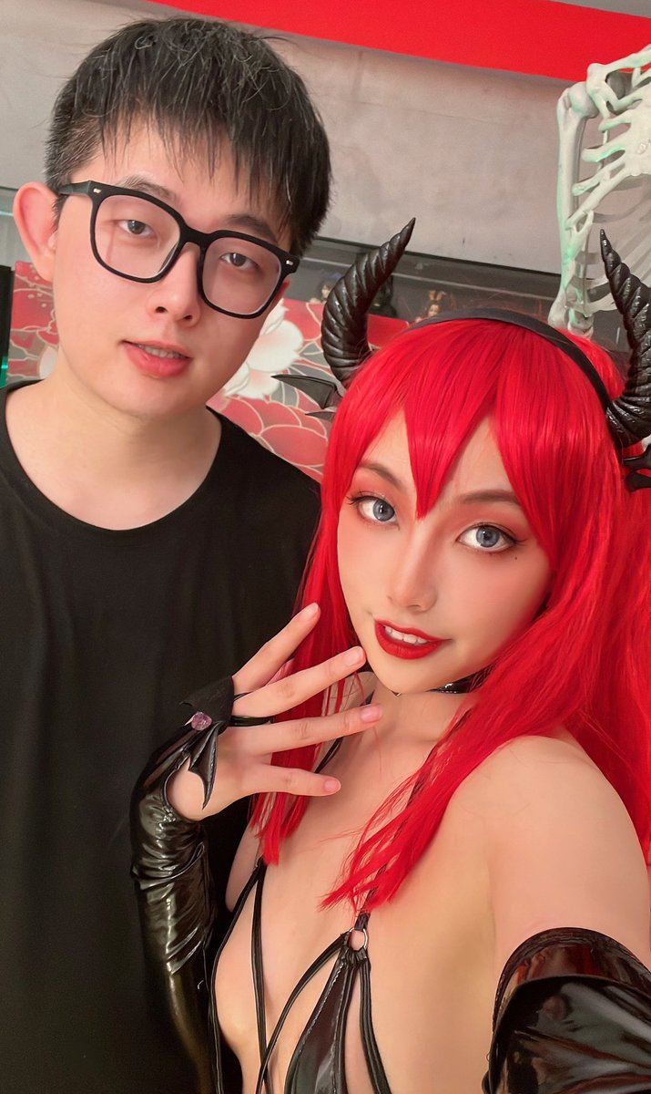 D4Quinn's tweet photo. 辛苦力老师拿手机来帮我拍花絮了💜💜💜 https://t.co/yy31OZeYxx