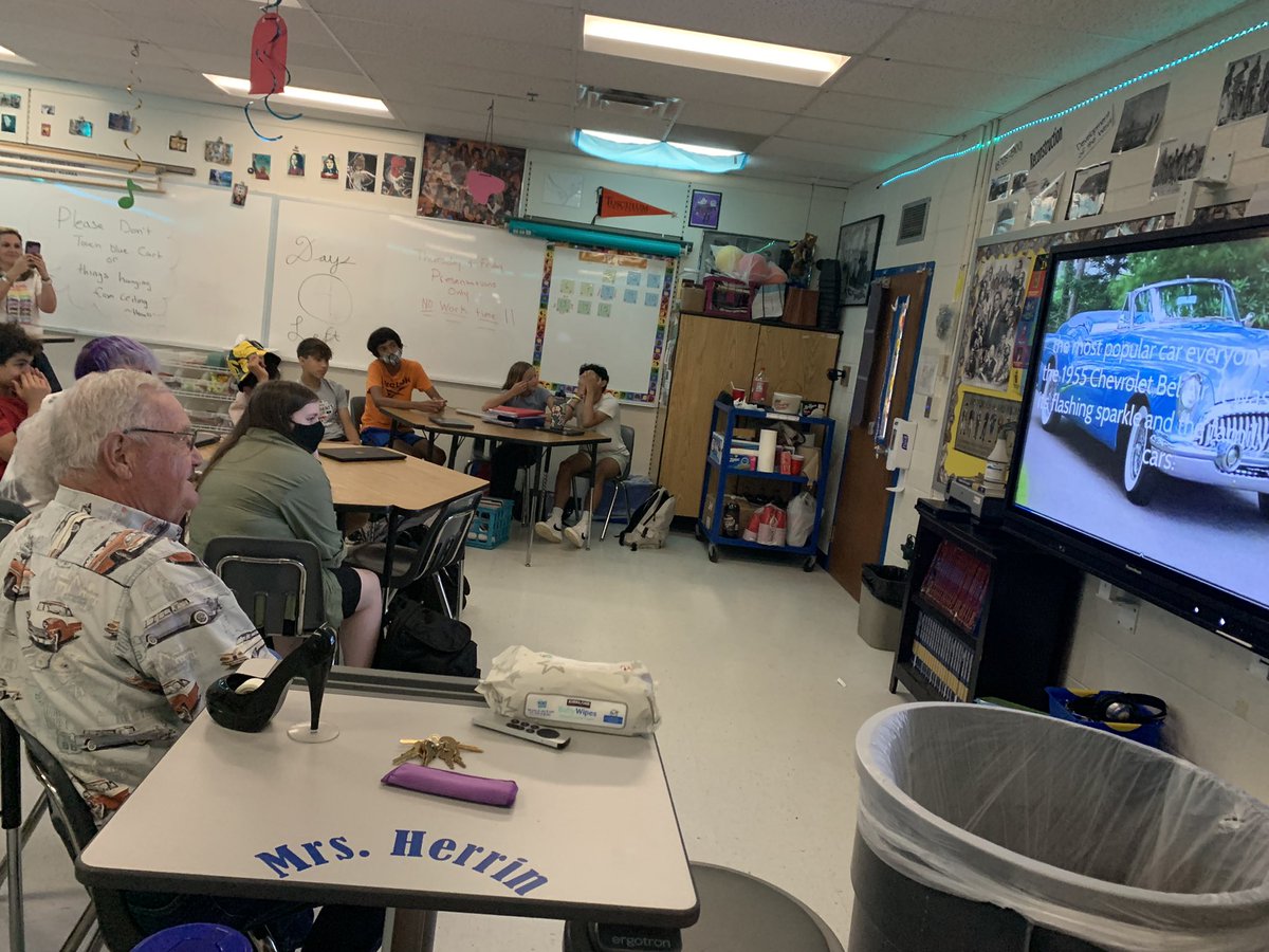 HerrinHistory's tweet photo. I will do anything for my Ss. Including walking up to strangers&asking to be interviewed by Ss for an for an oral history project.Then celebrating their work with us. wonderful strangers have made such an impact on my Ss. #oralhistory #makinghistoryfun @JLSMS_Official @SSGSlcps https://t.co/2mYuo7vCs7