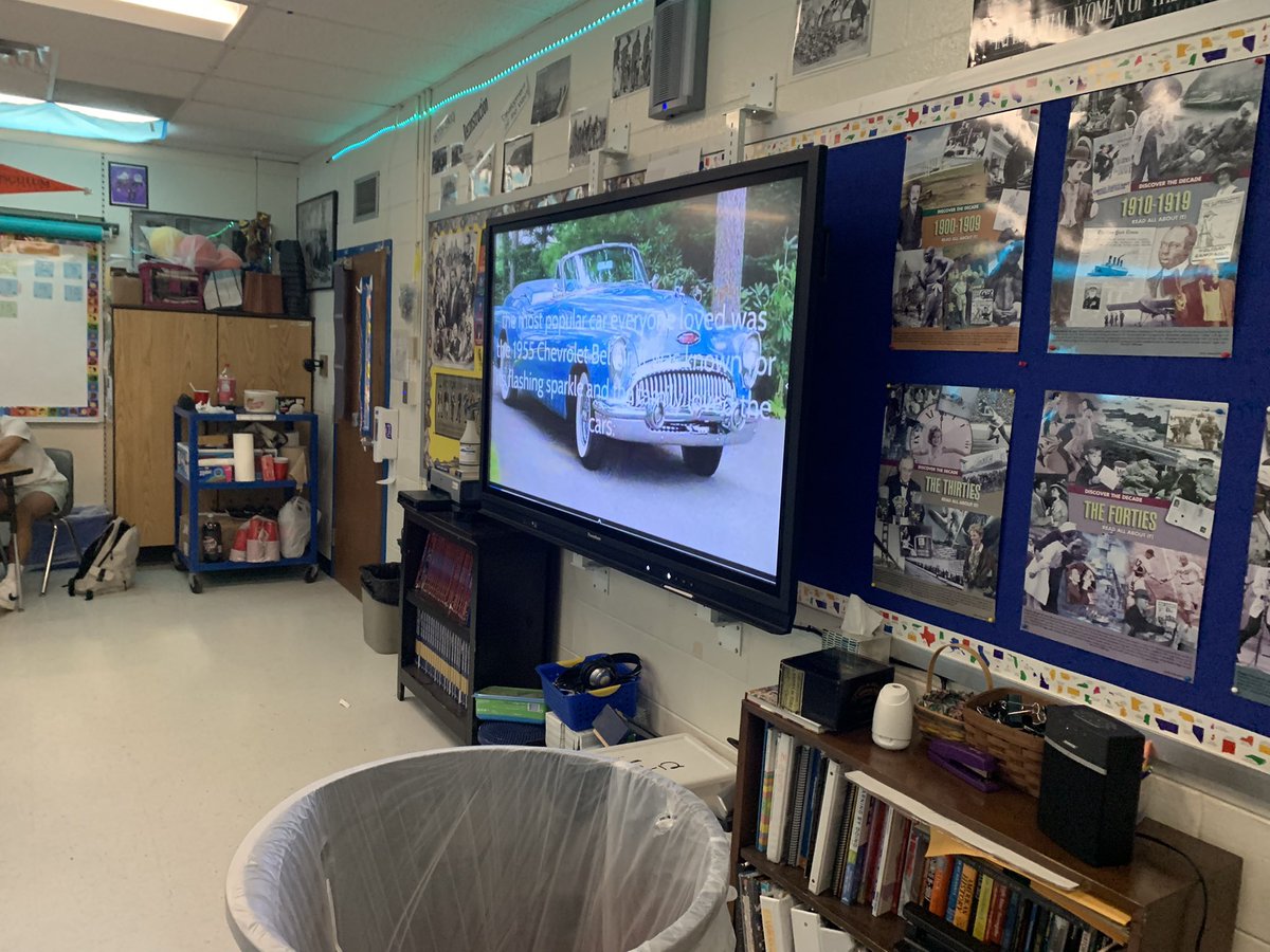 HerrinHistory's tweet photo. I will do anything for my Ss. Including walking up to strangers&asking to be interviewed by Ss for an for an oral history project.Then celebrating their work with us. wonderful strangers have made such an impact on my Ss. #oralhistory #makinghistoryfun @JLSMS_Official @SSGSlcps https://t.co/2mYuo7vCs7