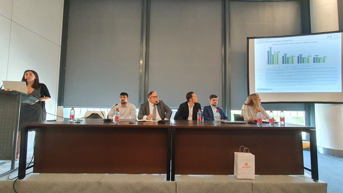 AcogenOficial's tweet photo. Sesión 3 visión del sector servicios y promoción de la cogeneración para la descarbonización de la omdustria y circularidad 
@EnergiaLocal @axpo_es #surus #2G @EnergyNEST https://t.co/mkrOhWURUZ