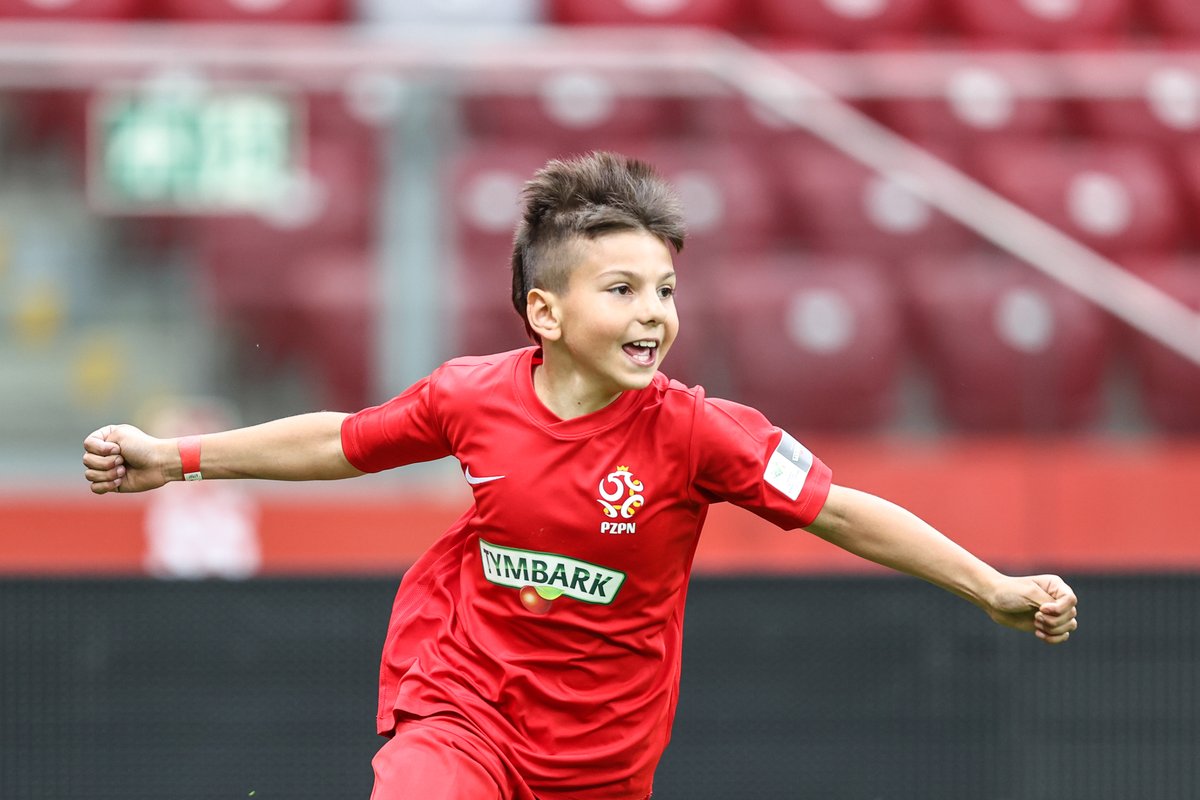 Na <a href="/PGENarodowy/">PGE Narodowy</a> poznaliśmy dziś zwycięzców Turnieju „Z Podwórka na Stadion o Puchar Tymbarku”:
🏆U-10 DZ: UKKS KATOWICE
🏆U-10 CH: SP18 MAMY TALENTY OLSZTYN
🏆U-12 DZ: BENIAMINEK KROSNO
🏆U-12 CH: SP5 GDAŃSK
Były emocje i piękne gole. Gratulacje dla wszystkich uczestników finału.