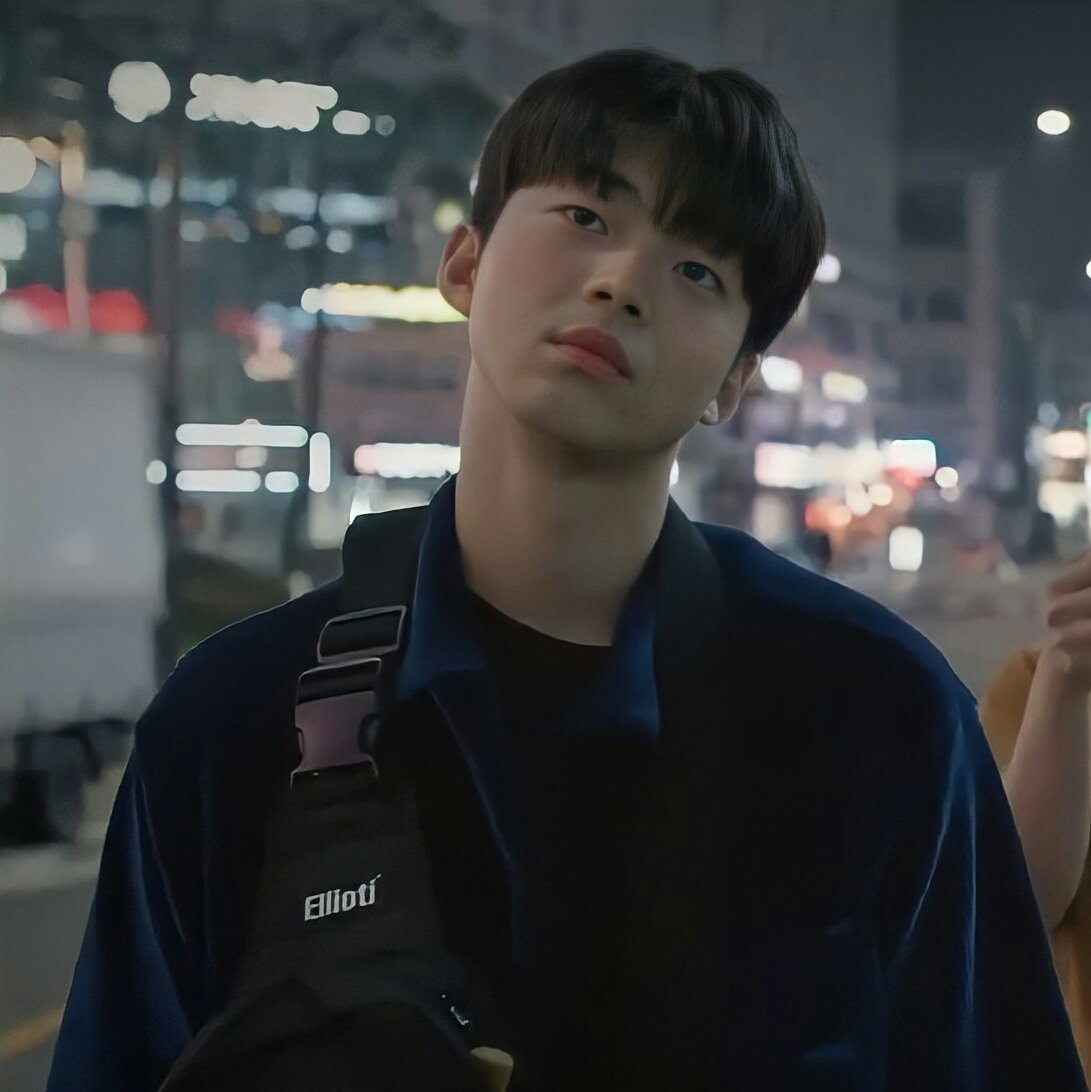 kangminius's tweet photo. I didn't realize it before but his cheeks are very pinkish (he was drunk in this scene).
It looks like real peaches 😆🍑🍑
#김강민 #KIMKANGMIN
#이근남 #반오십 #HalfFifty https://t.co/PkNPn3E5QN