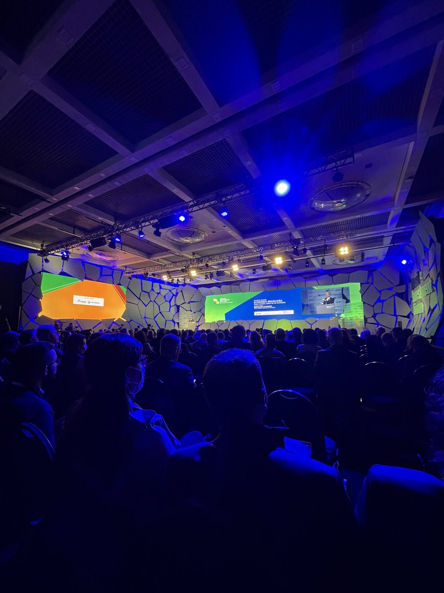 aunthais's tweet photo. Representando @QuebecBrasil no  Fórum de Investimentos #Brasil 2022. Muito conteúdo interessante sobre as perspectivas para as economias do 🇧🇷 e 🌎. #FIB22 #QCBR https://t.co/QHdggxrAEL