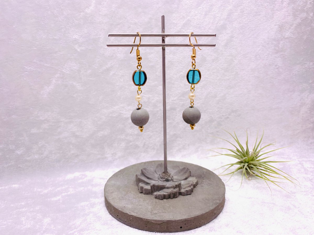 kuromikirakira's tweet photo. Cement Accessories
モルタル×アクリルビーズ×パール×メタルビーズピアス
お花の咲いたアクセサリースタンド:コスモス
トレー:ホワイトモルタルフォトフレーム

#ハンドメイド好きさんと繋がりたい https://t.co/wEzOPjuCkS