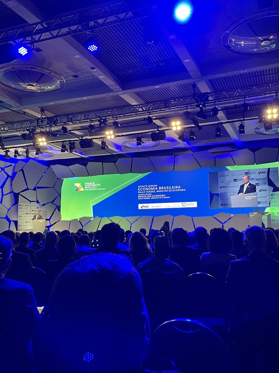 aunthais's tweet photo. Représentant @QuebecBrasil au Forum d'investissement au #Brésil 2022, Beaucoup de contenu intéressant sur les perspectives des économies du Brésil 🇧🇷 et mondiale🌎. #FIB2022 #QCBR https://t.co/Jm0uiSDgtj