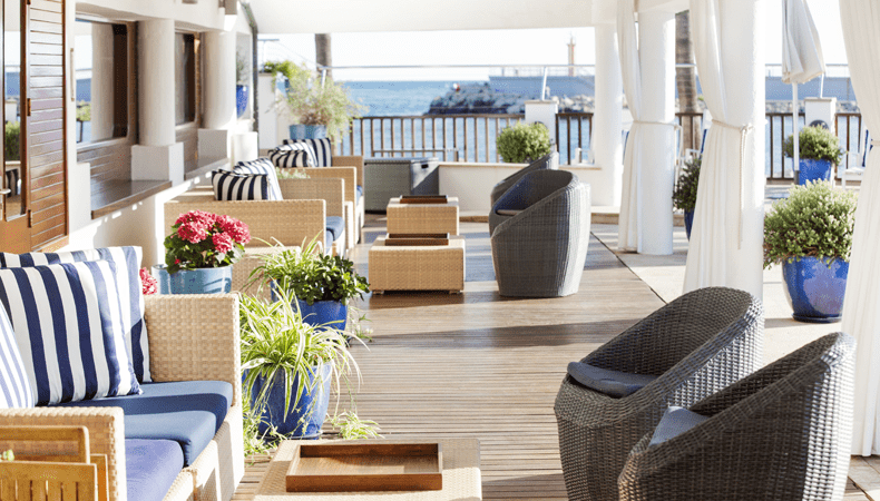 Reisprofs's tweet photo. Zonaanbidders komen elk jaar in grote getalen naar het Spaanse eiland Mallorca op zoek de zon, een bohemien-lifestyle, mooie stranden, heerlijk eten en ontspanning.  Wij weten nog wel wat exclusieve adresjesop #Mallorca #portixol.
https://t.co/LtigX4rsIX https://t.co/oDdiaZxU7h
