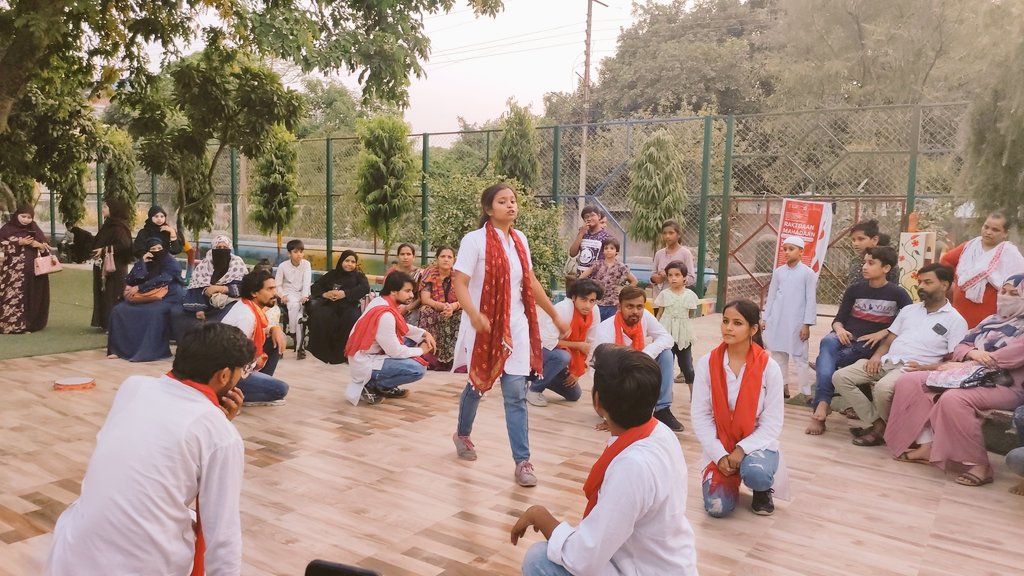 natyavart's tweet image. On #WorldBloodDonorDay in association with @nsd_india @MinOfCultureGoI
Perfomed street plays in Kanpur for awareness in celebration of #AzadiKaAmritMahotsav