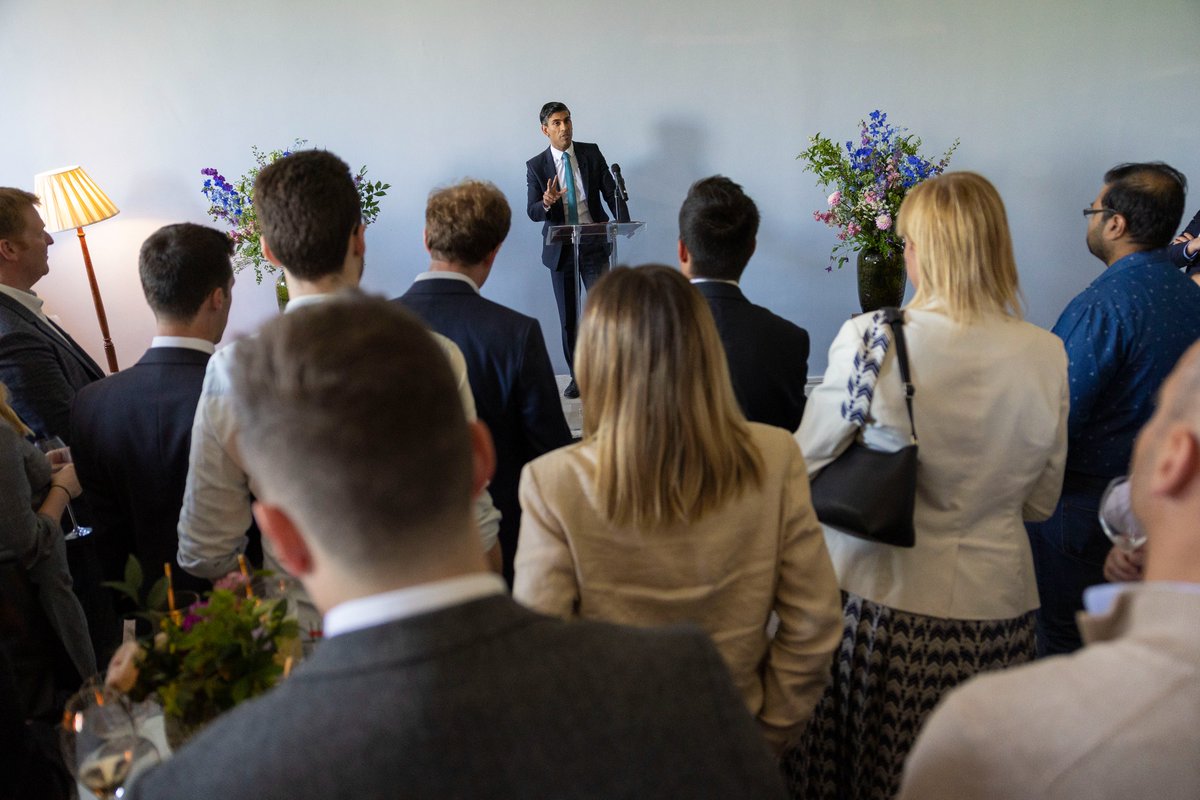 hmtreasury's tweet photo. Chancellor @RishiSunak spoke at the @Coadec and @IndexVentures Summer Reception last night as part of #LondonTechWeek.

He met startup founders, investors and policymakers to discuss how the government will embrace new technologies, and the people and culture that creates them. https://t.co/Hn27rHSWGA