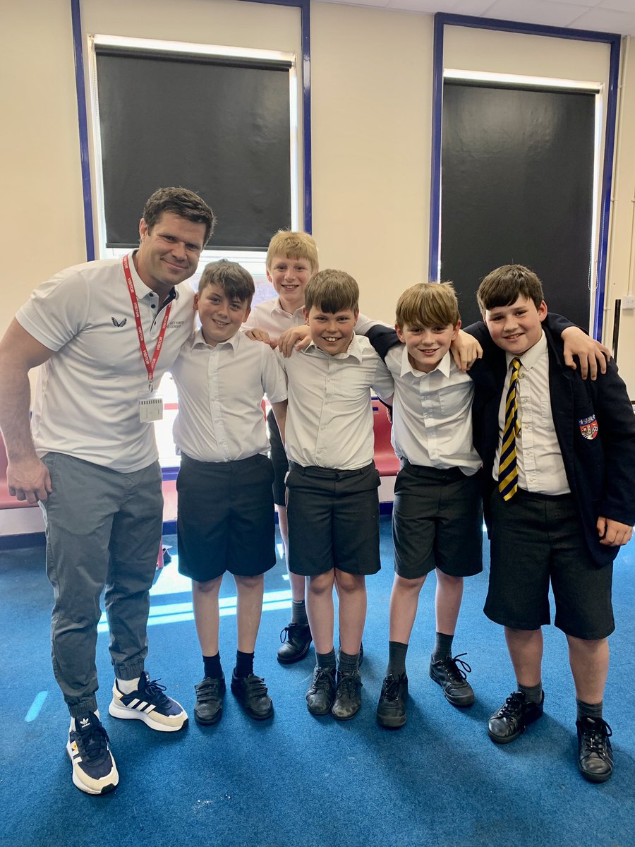 QEHSchool's tweet photo. Fantastic to welcome former England rugby players @LewisMoody7 and Dan Hipkiss to the Junior School today. Theyβve been working with the boys on teamwork and developing a healthy view of competition. #QEHteamwork #QEHsport https://t.co/EK2G0f0Xsx