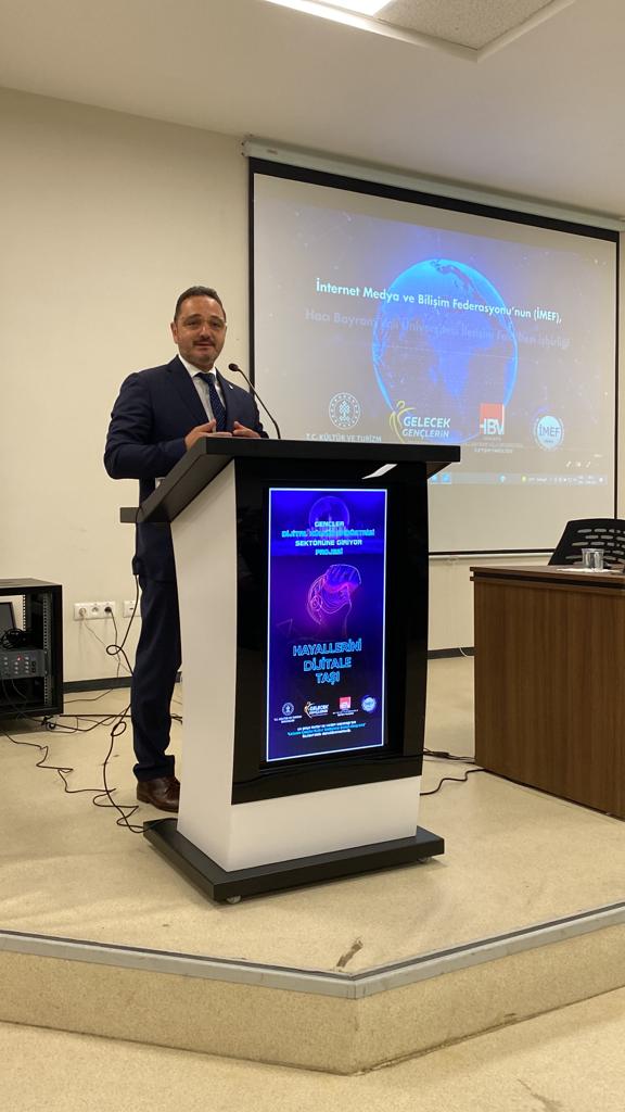 📌#GelecekGençlerin programı kapsamında Bakanlığımızca desteklenen, @iletisim_ahbv ve @imef01 işbirliği ile yürütülen "Gençler Dijital Kültür Endüstrisi Sektörüne Giriyor" projesi, açılış programı ile başladı.