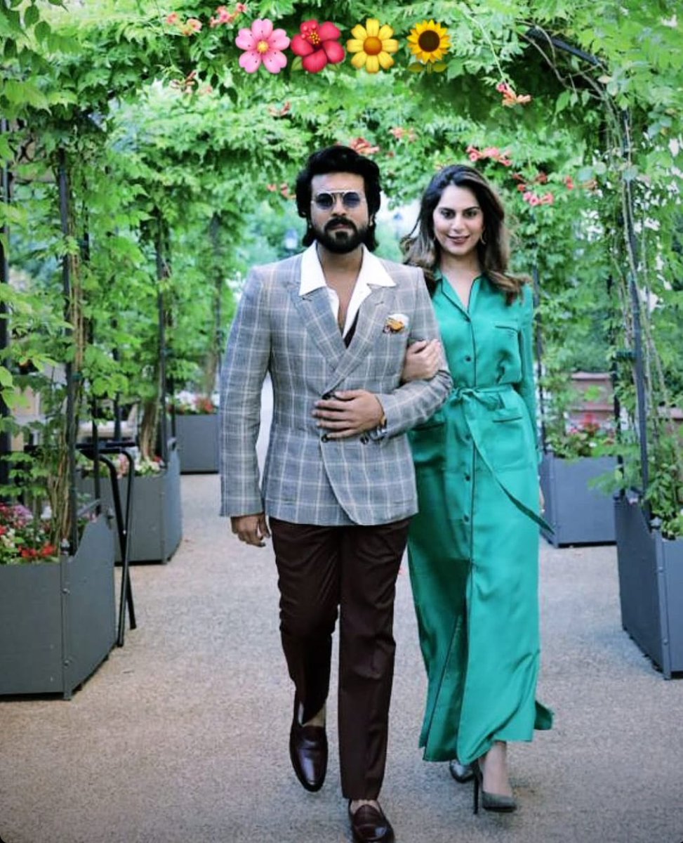 ManiRCF_'s tweet photo. Rocky feels ostunayy e pic cbustuntey 😍😍
@AlwaysRamCharan
@upasanakonidela
#RamCharan #ur10 https://t.co/Q1OhC2aVrr