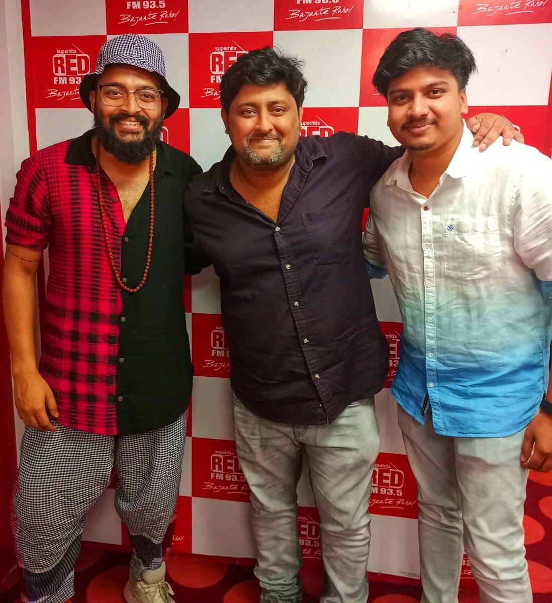 redfmkolkata's tweet photo. @RJAyanRedFM &amp; @radiojneil caught up with the cast of upcoming #bengalimovie #Ishkabon releasing 17th June!
It was a fun time with the very talented @iamsaaurav &amp; coactor @sanju_act!  Don't miss this in your nearest theatre! @SMDEntertain @MdipSaha #newrelease https://t.co/3jcJbcPX1I