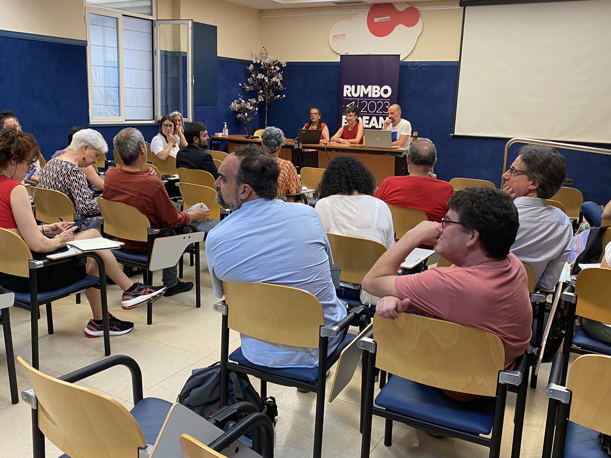 Isa_Gonzalez__'s tweet photo. Formas de hacer política: escuchar, compartir y pensar junto con organizaciones del tercer sector especializadas en #SaludMental
Una necesidad, un placer y un agradecimiento @fedeafes @avifes @ARGIA_FUNDAZIOA @Bizitegi_org #ASAFES #Erain https://t.co/psbyMsUixJ