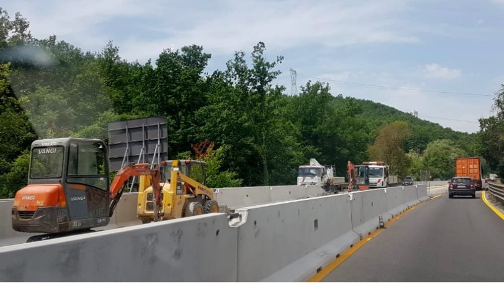 stetobaccelli's tweet photo. Un guasto ai mezzi utilizzati nel cantiere ha causato stamani ritardo riapertura carreggiata #Fipili direzione mare

Ho convocato per incontro ditta che ha onere contrattuale di comunicare tempestivamente non solo eventuali guasti e disservizi ma soluzioni viabilità alternative https://t.co/r5RD2wMz6B