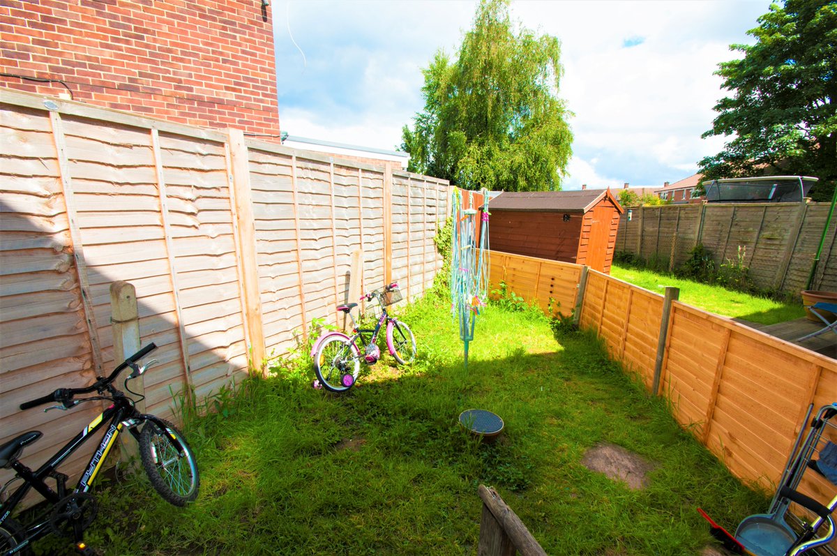 Flatmans's tweet photo. The Flatman Partnership is delighted to introduce this rarely-available, 2-bedroom, end-terraced house, located in a quiet and secluded area, within close proximity to the center of Slough.

If you are interested in viewing this property, please give us a call on 01753 593888 📞 https://t.co/qOadIFB8ll