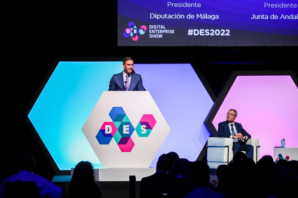 malaga's tweet photo. El alcalde, @pacodelatorrep, ha asistido, junto al presidente del Gobierno, @sanchezcastejon; el presidente de @AndaluciaJunta, @JuanMa_Moreno; y el presidente de @diputacionMLG, @Francissalado, a la ceremonia inaugural de #DES2022 -Digital Enterprise Show @DES_show en @Fycma https://t.co/1SNDqFuvXm