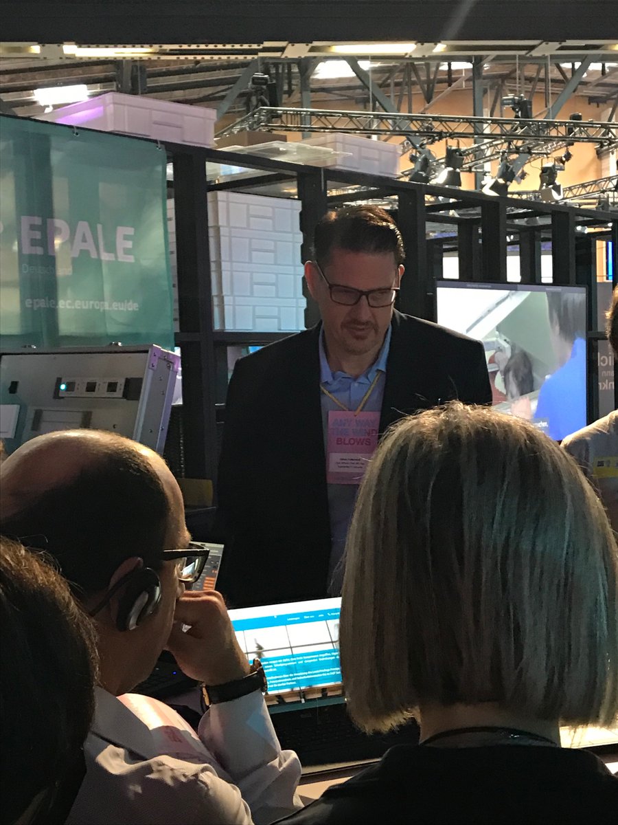 CCVOSSEL's tweet photo. #CCVOSSEL war auf der re:publica 2022! Wir haben spannende Leute kennengelernt und konnten Interessierten mit einem Versuchsaufbau zeigen, wie leicht Laptops gehackt werden können. 
mehr dazu hier: https://t.co/he7M1Kj3U0

#rp22 #hacking #Security https://t.co/tqHqoZz8b9
