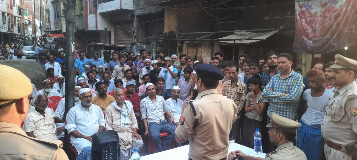 Dsptripurari's tweet photo. सराहनीय ...
        सर्किल कर्नलगंज में "मोहल्ला मीटिंग" संपादित की गई और इसके माध्यम से "पुलिस युवा मित्र" बनने हेतु युवाओं को  प्रेरित किया और  बेहतर समन्वय हेतु स्थानीय लोगों से संवाद स्थापित किया.... @Uppolice https://t.co/izF5LmuUhX https://t.co/chm0igt7V1