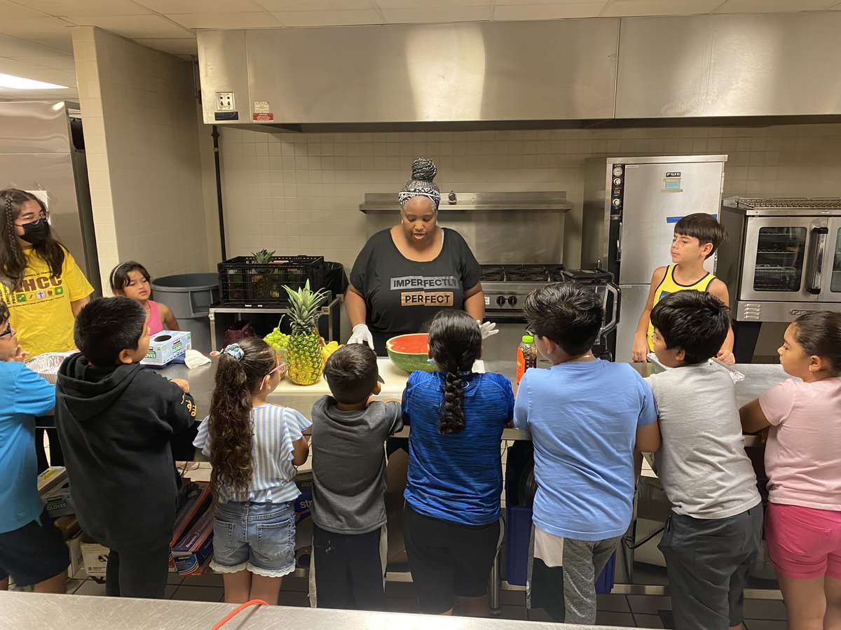 Trainachild4Him's tweet photo. Nuestro socio de la iglesia es un gran contribuyente a la comunidad y estamos encantados de estar haciendo ministerio junto con la UMC de St. Andrew. #lhcclt https://t.co/sBGx411qLq