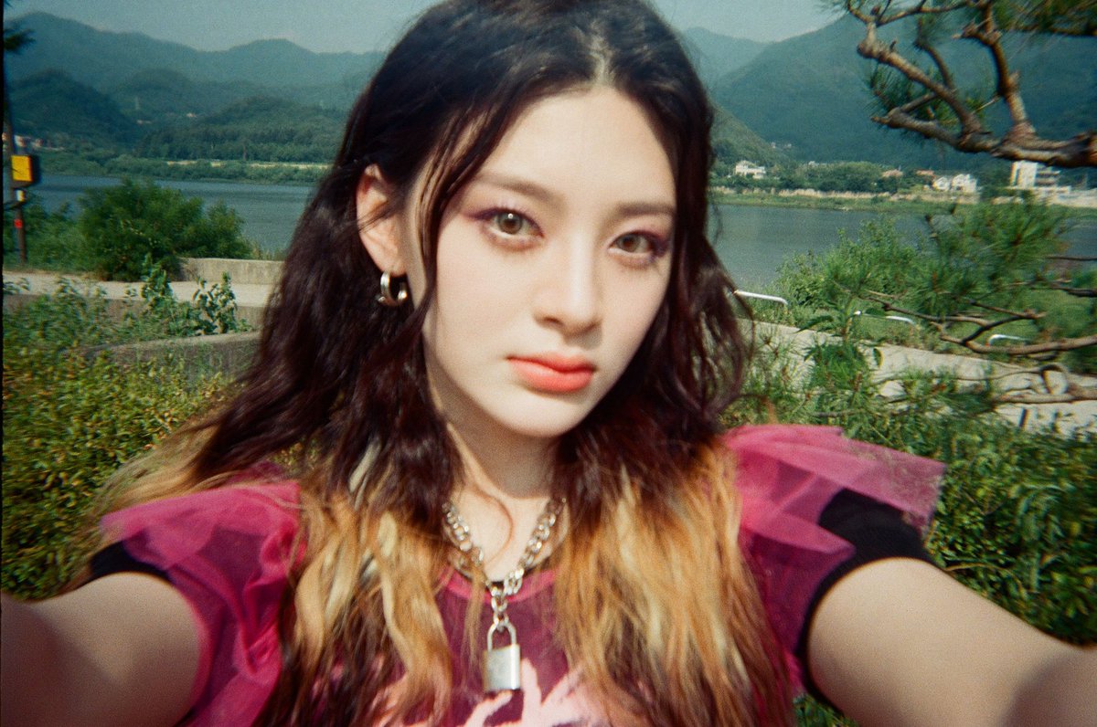 yoonostalgic's tweet photo. pra mim a seeun passa uma vibe de fadinha mesmo, um ser místico da natureza
vocês não sentem essa energia nela? ela parece tão pura? não sei explicar, mas é uma coisa boa demais
#PEACH_SEEUN_DAY
@STAYC_official https://t.co/zfbevMCE7o