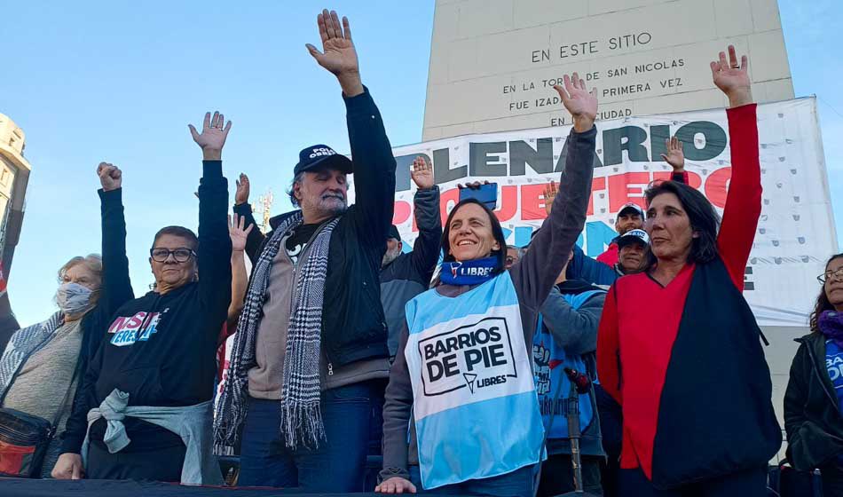 LibresdelSurLP's tweet photo. Exigimos políticas públicas claras y efectivas para responder a la crisis del 58% de la población que se encuentra en negro según la UCA. 
#NoAlAjuste #FueraFMI #ExlusionSocial #JornadaNacionalDeLucha https://t.co/YxqiUckBS9
