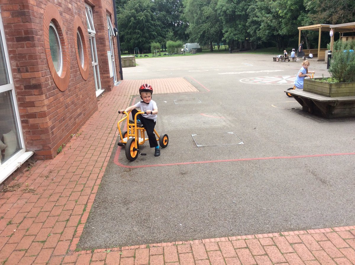 dwalliamsclass's tweet photo. It was great to see Reception joining in with our Bike/Scoot to School Week by using their bikes and scooters in the playground  today. There were some confident riders and it looked great fun! https://t.co/fuTUzdOa8B
