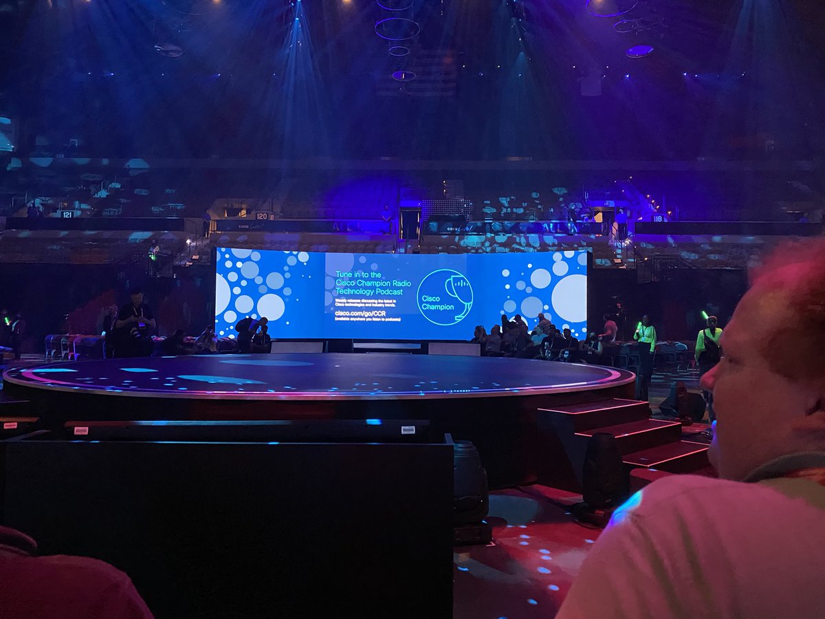 sijbrenb's tweet photo. Frontrow. Keynote. #netvet #ccie @CiscoChampion @CiscoLive https://t.co/UJ2Ys7GcxX