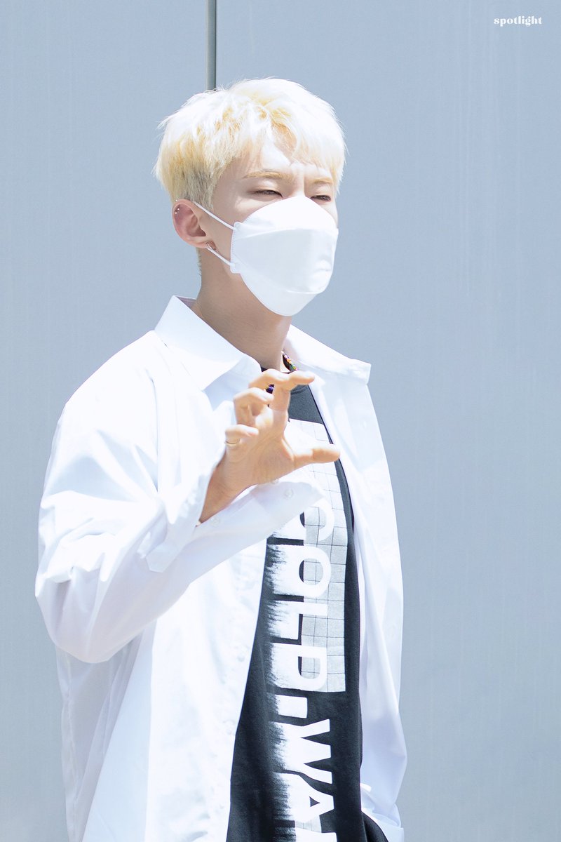 spotlight_17's tweet photo. 호랑이 생일 축하햄🐯🎉

#호시_생일초에_불붙여라_아주뜨겁게
#HorangiPowerHoshiDay https://t.co/jbx2WVPhEr
