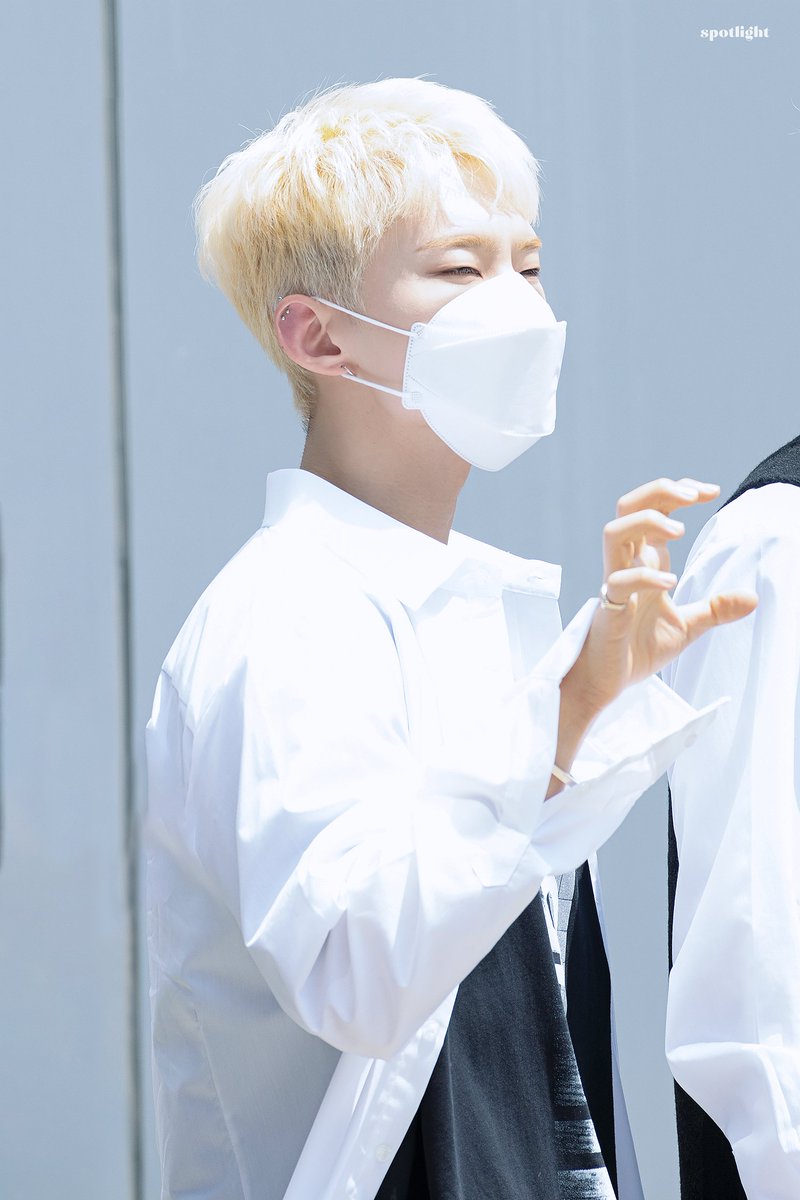 spotlight_17's tweet photo. 호랑이 생일 축하햄🐯🎉

#호시_생일초에_불붙여라_아주뜨겁게
#HorangiPowerHoshiDay https://t.co/jbx2WVPhEr