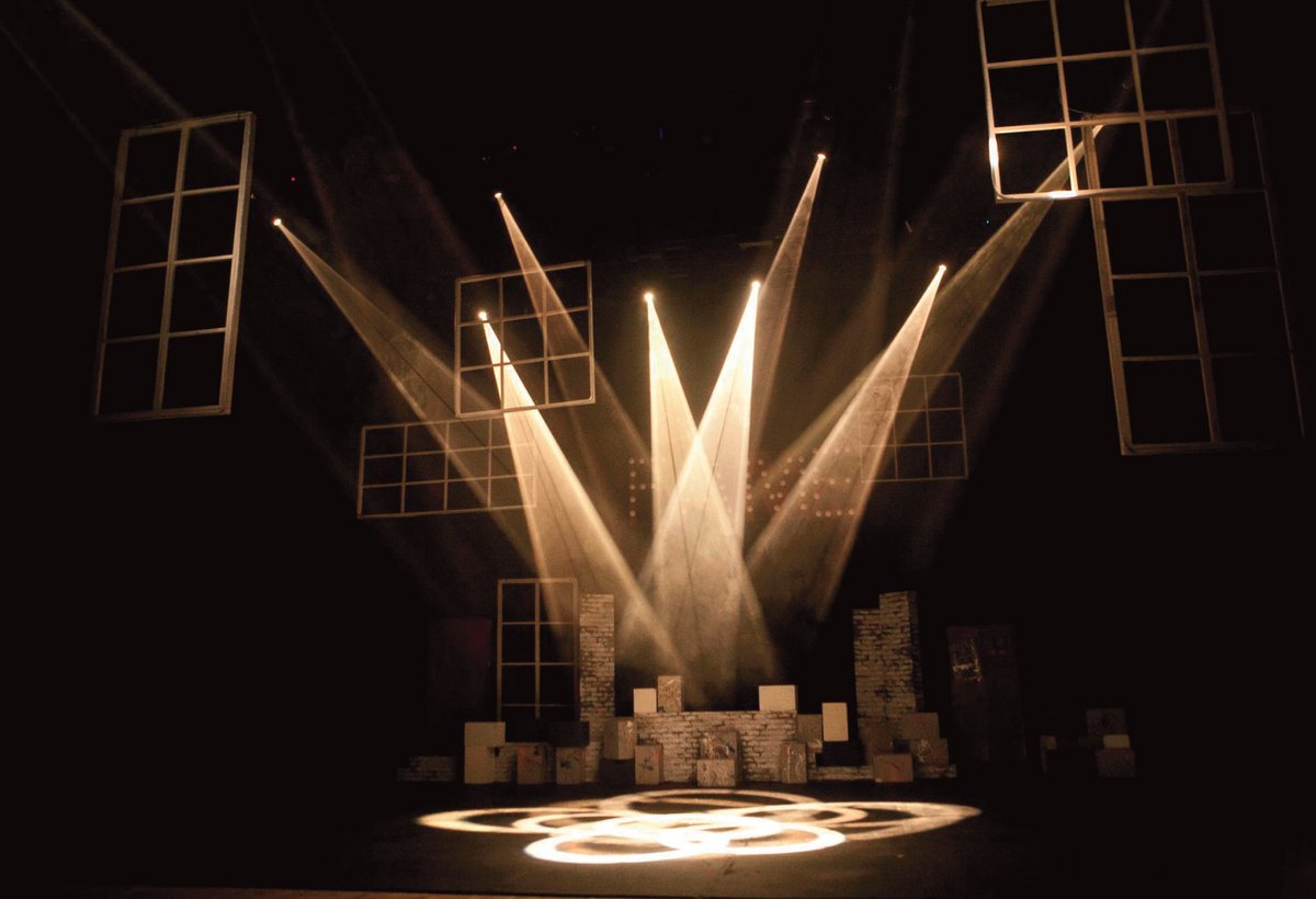 UniPadova's tweet photo. 🎭 Ecco la nuova edizione del Festival di Teatro del #DiSLL!
Una performance plurilingue e nove spettacoli sia in italiano che lingua straniera, per far scoprire l’enorme varietà di realtà culturali a Unipd.
Prenota, l’ingresso è gratuito.
> https://t.co/1Gu7jUXZF8 https://t.co/N2h6T1zdqZ