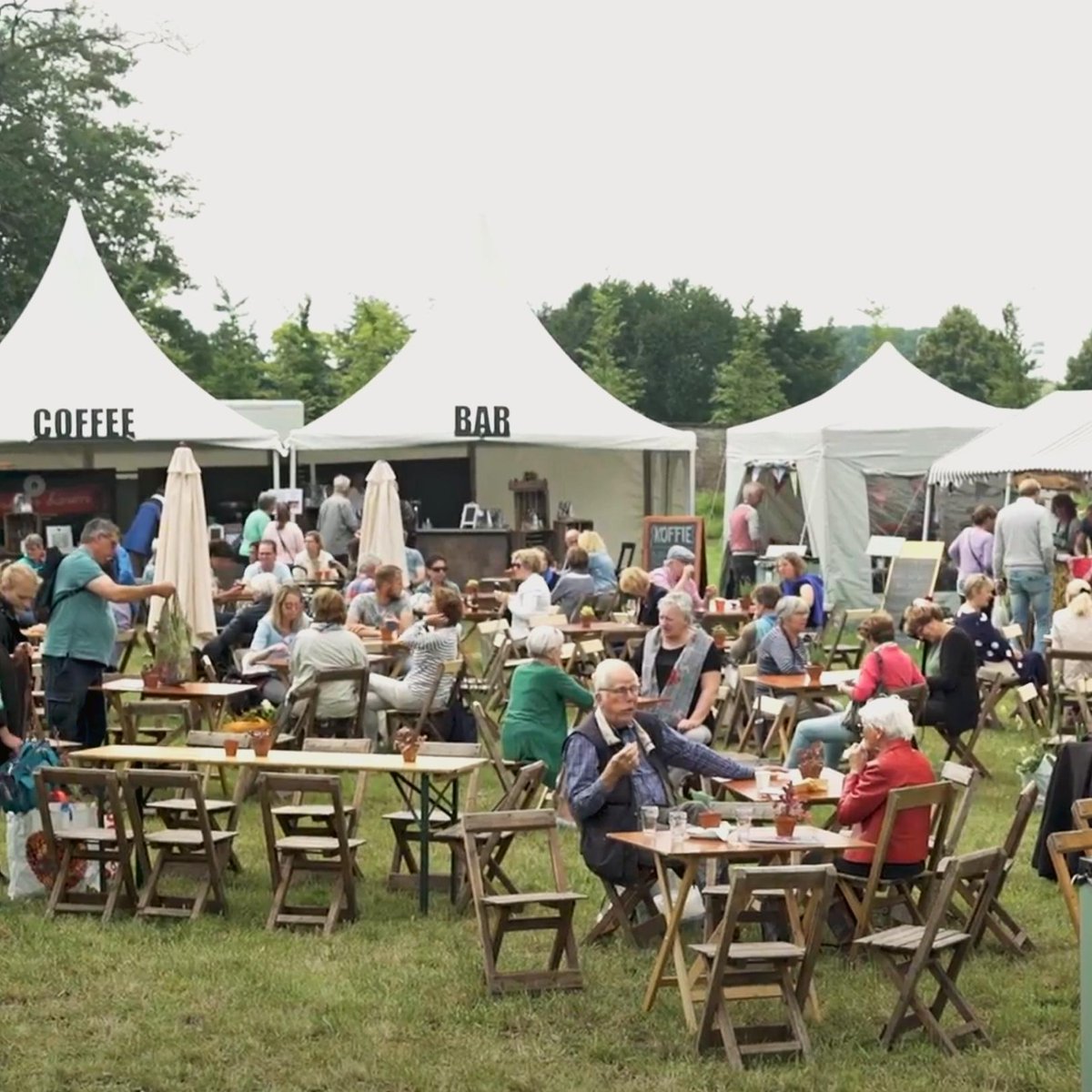 BingerdenNL's tweet photo. Als u de Internationale #Kwekerijdagen bezoekt kan een wandeling langs ons foodfestival niet ontbreken. 🍽️ Tijdens een pauze kunt u kennismaken met lokale producenten die kleine gerechten met passie bereiden.

#kwekerijdagen #kwekerij https://t.co/PhX1T9AUjT