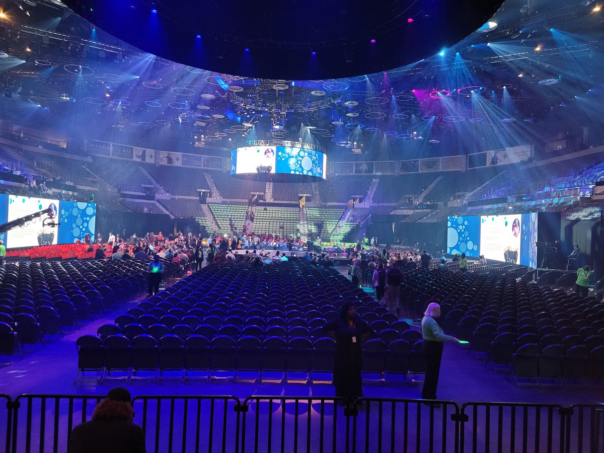 chris_engleman's tweet image. Finally seated for 1st Keynote of #ciscolive. Got a decent seat after ran like cattle around the arena.