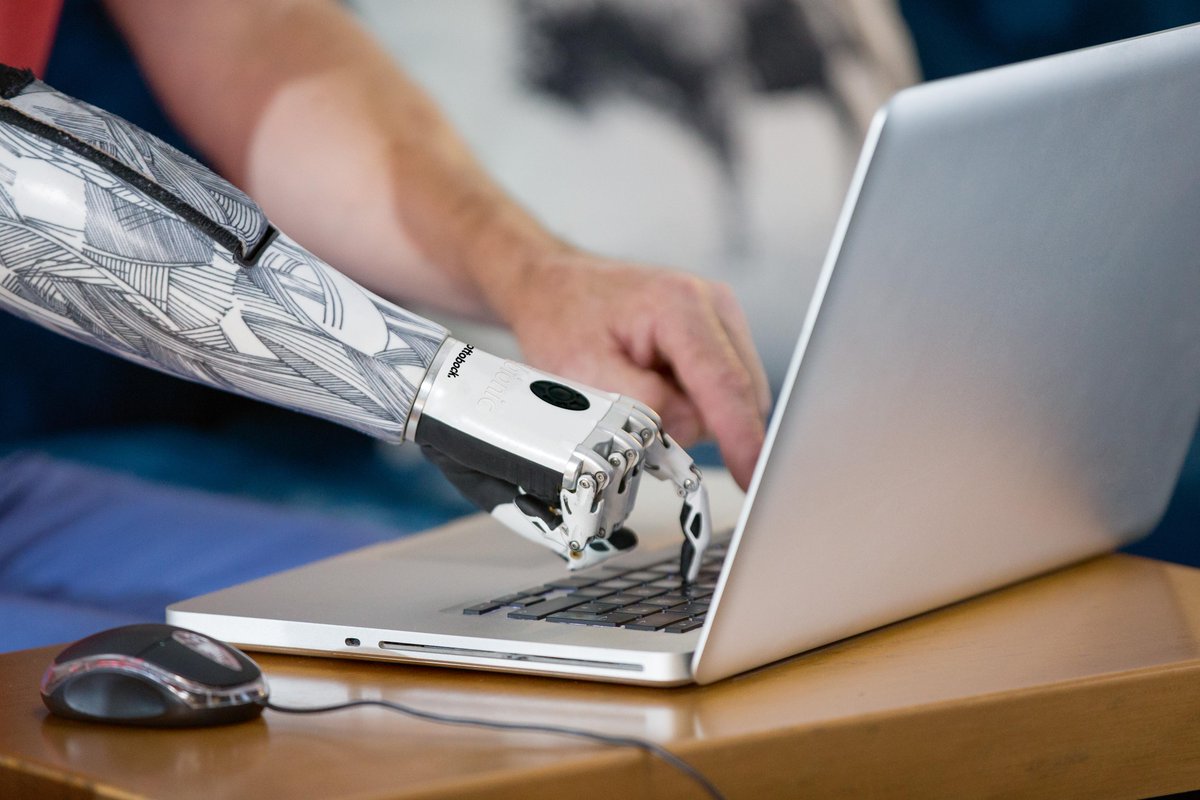 ottobockHQ_de's tweet photo. Sicherheit, Transparenz, Innovationskraft 💻👍🙏 Die Software-Firma @ArasPLM bietet eine #LowCode Plattform für die #Entwicklung komplexer Produkte und hat heute eine Pressemeldung zur Arbeit mit #Ottobock veröffentlicht. @aras_plm
 #prothese #orthese https://t.co/FUARraP0eW https://t.co/776XZMgKse