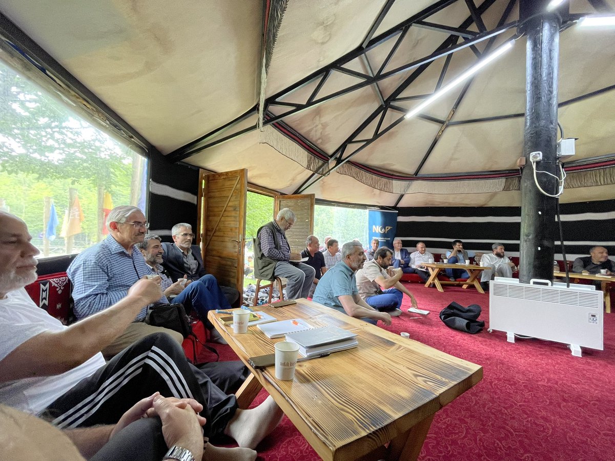 Namaz Platformu istişare toplantısındayız. Katılan tüm dostlara çok teşekkür ederim. Geleceğin değerlendirmesi ve geleceğin planlanması için bir aradayız. <a href="/NamazPlatformu/">Namaz Gönüllüleri</a> <a href="/namazabdullah/">Abdullah Yıldız</a> <a href="/ramazankayann/">Ramazan Kayan</a> <a href="/ahamitkahraman/">Abdulhamit Kahraman</a> <a href="/camideyizbiz/">camideyiz.biz</a> <a href="/DAliTasci/">D.Ali Taşcı</a>