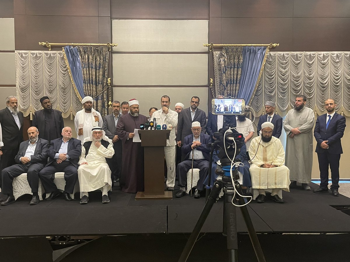 #عاجل 
اتفقت جميع الهيئات والروابط العلمائية على مطالبة دول الخليج بطرد الهندوس من أراضيهم 
ونطالب جموع العالم بالتدوين عبر هاشتاج #اطردوا_الهندوس_من_الخليج