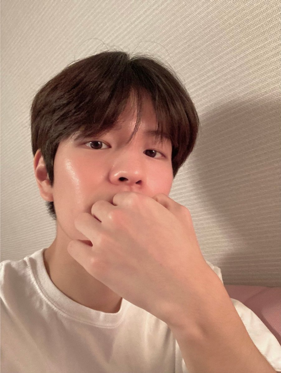 ㅤ 

                      a good night pic. 

ㅤㅤ