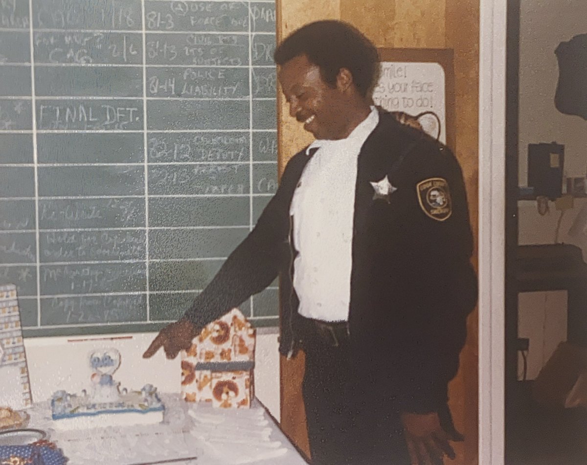 kambucknerchi's tweet image. My father became a law enforcement officer to protect the people of Chicago, and I share that same mission.

I am committed to building a stronger and safer city--for my dad's legacy, for my son's future, for my neighbors' livelihoods, and for ALL of Chicago.

#chicagoforward