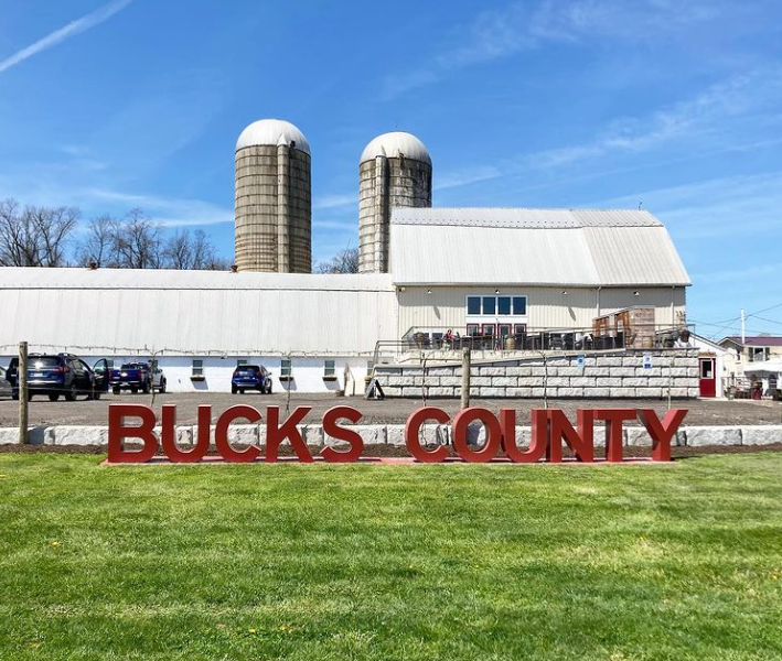 VisitBucksPA's tweet photo. 🚨 New location alert! The #BucksCounty sign is now at Bishop Estate Vineyard and Winery. Grab a wine slushie, enjoy live music and relax on this rustic, family farm. #ExploreinBucksCo #DrinkinBucksCo @buckswinetrail https://t.co/ICgcOBQmMv